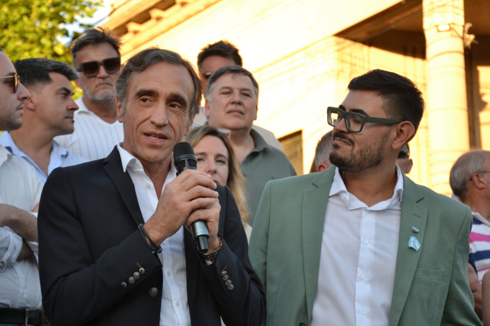 Pigüé revivió su histórico desfile cívico–militar en el centro de la ciudad