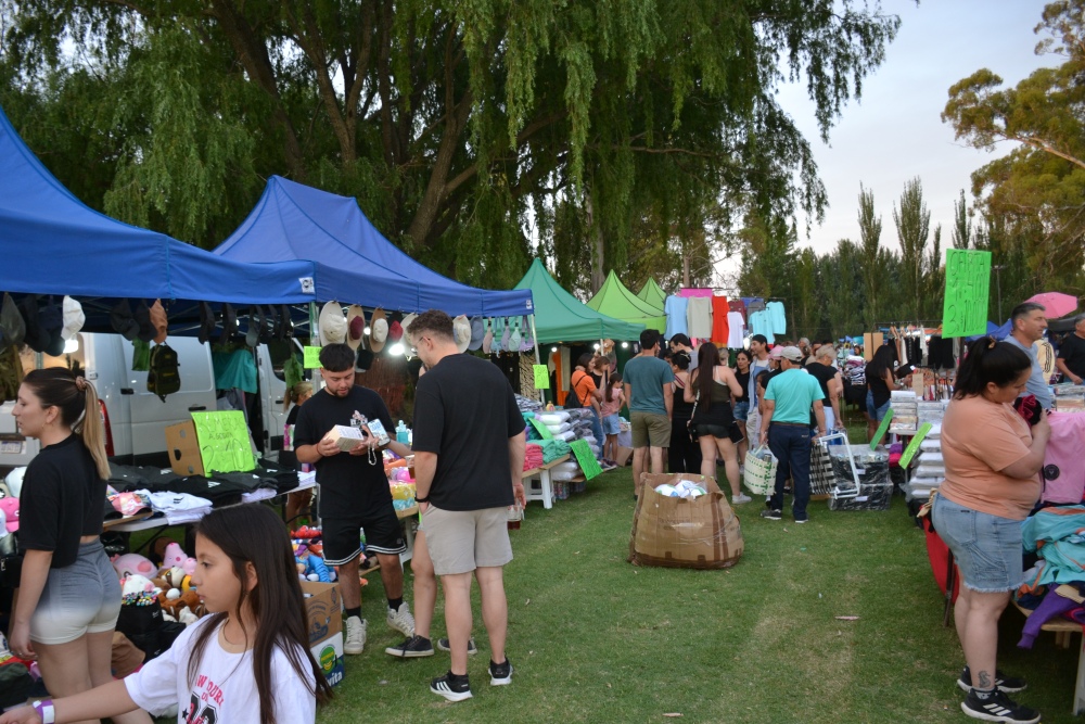 El tradicional paseo de pilcheros y emprendedores en el Parque Municipal