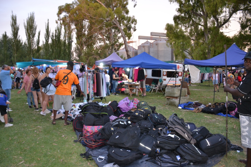 El tradicional paseo de pilcheros y emprendedores en el Parque Municipal