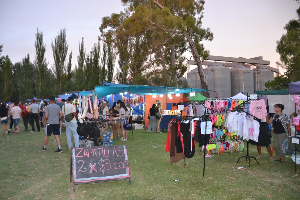 El tradicional paseo de pilcheros y emprendedores en el Parque Municipal