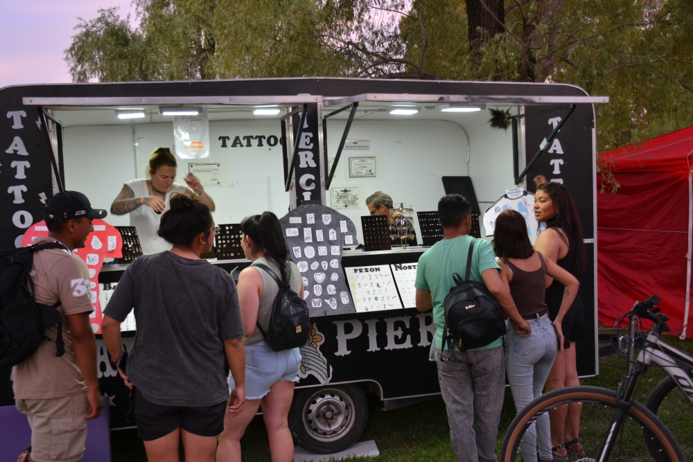 El tradicional paseo de pilcheros y emprendedores en el Parque Municipal