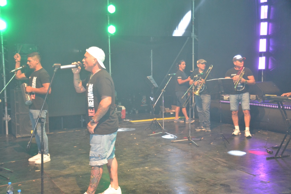 Ke Retumbe le puso cumbia al cierre de la noche del sábado