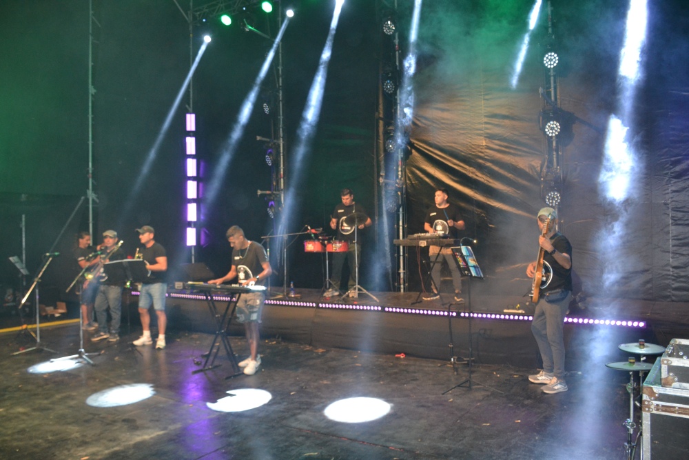 Ke Retumbe le puso cumbia al cierre de la noche del sábado