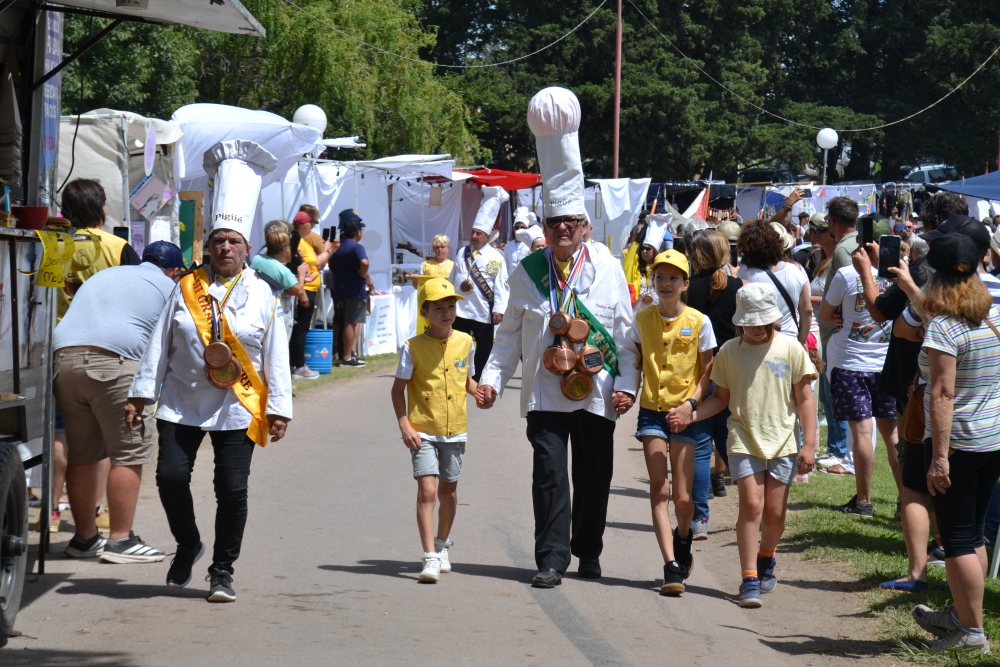 La Omelette Gigante volvió a brillar en su 26ª edición y convocó a miles en el Parque Municipal