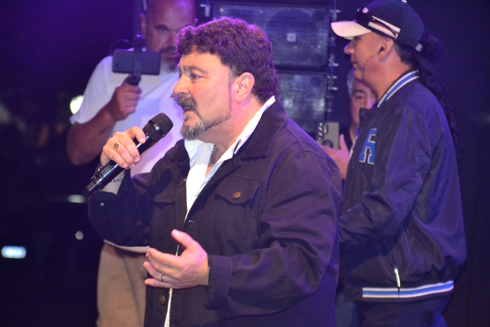 Amar Azul coronó los festejos del aniversario ante una multitud