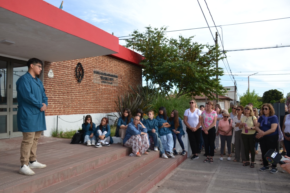 La Escuela Técnica alza la voz en defensa de su director