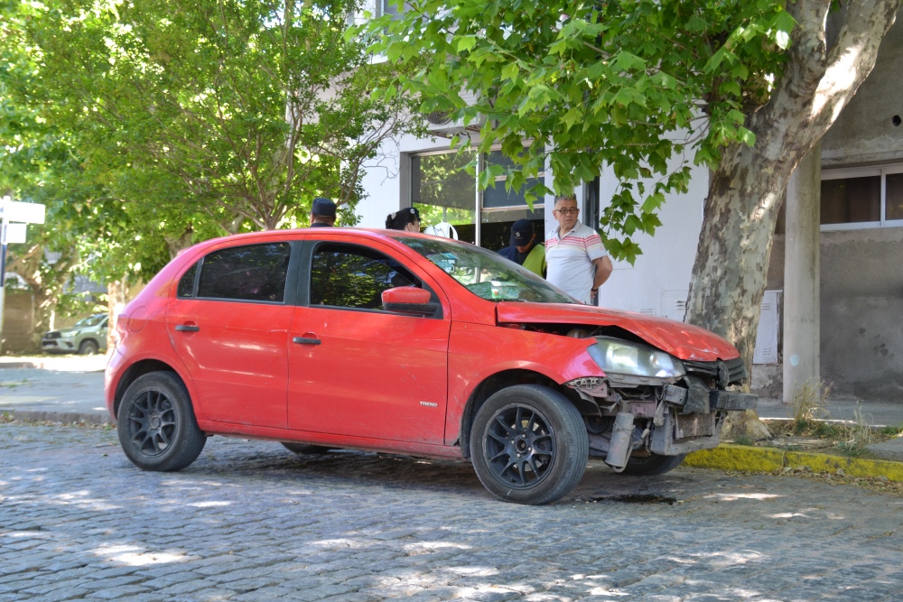 Choque vehicular  en Av. Mitre y Sadi Carnot de Pigüé