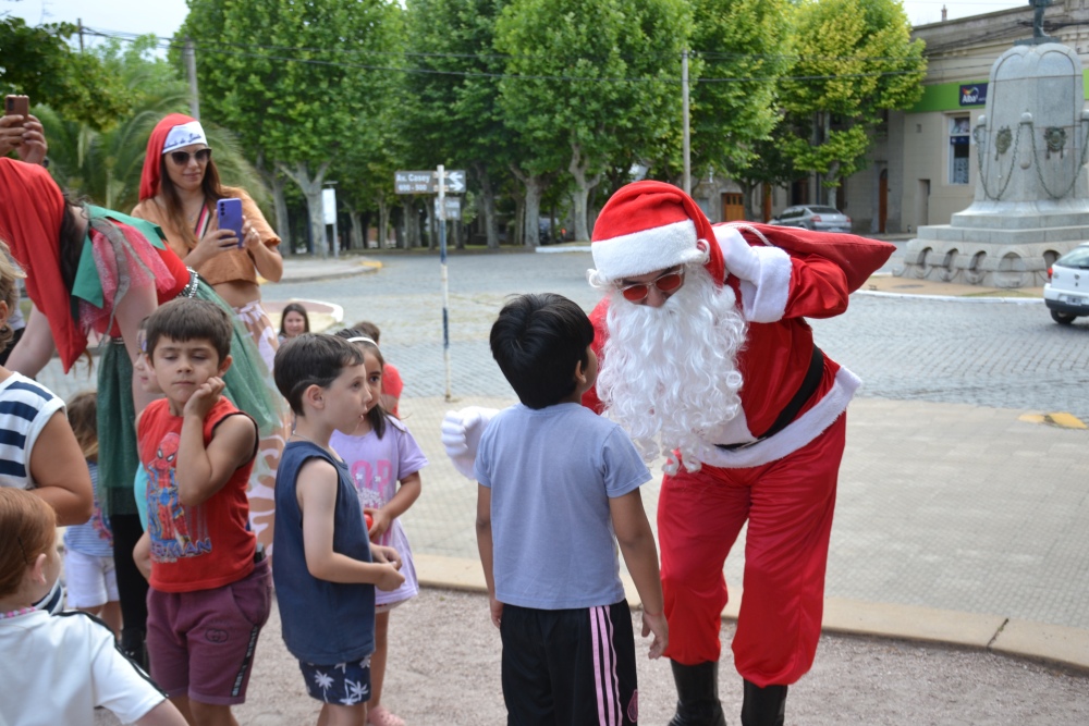 Una tarde de ilusión y sonrisas junto a Papá Noel en la Plaza San Martín