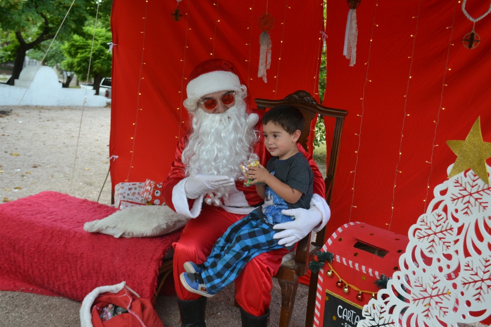 Una tarde de ilusión y sonrisas junto a Papá Noel en la Plaza San Martín