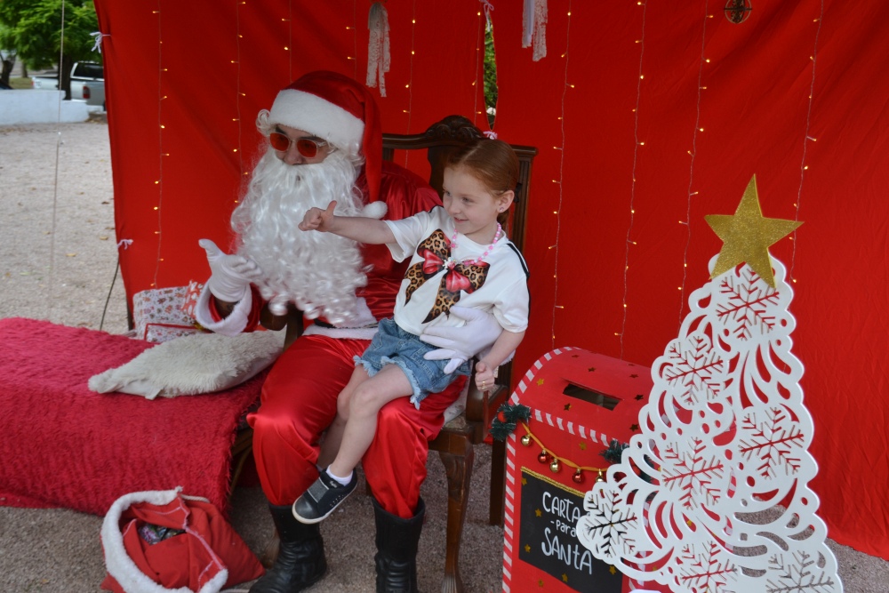 Una tarde de ilusión y sonrisas junto a Papá Noel en la Plaza San Martín