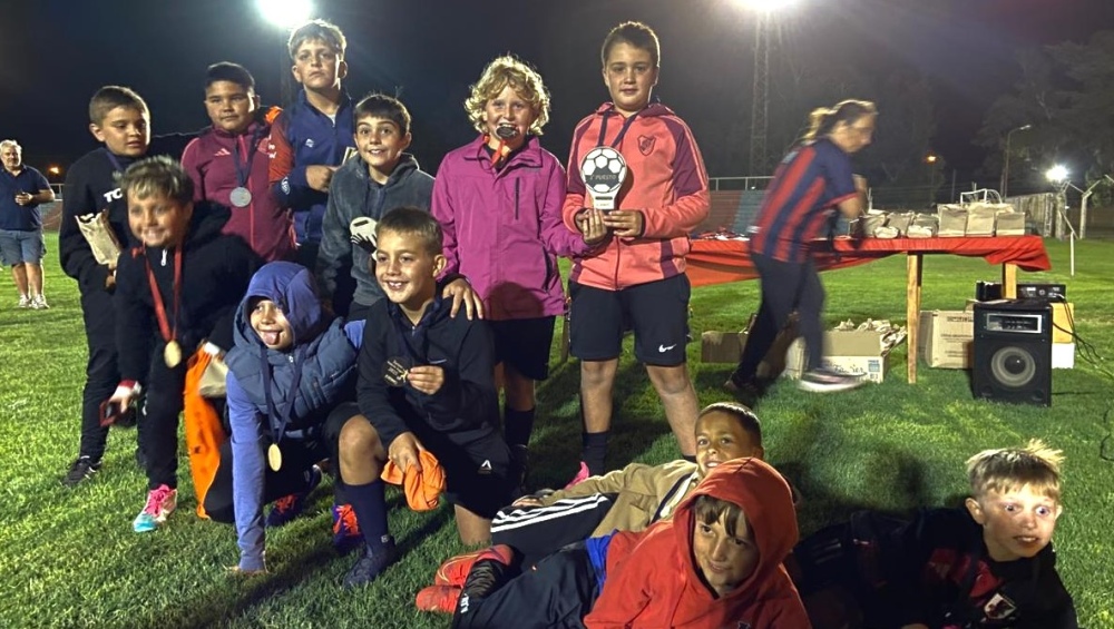 Entrega de premios en el “Mini Fosforito” del Club Peñarol