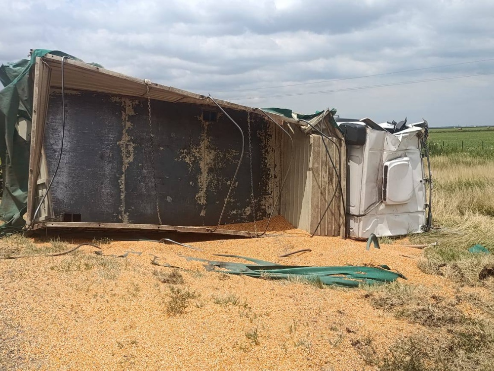 Vuelco de camión en la Ruta 33