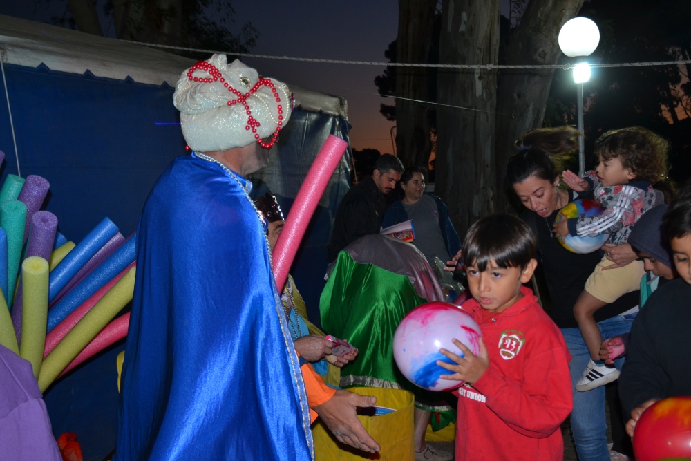 Con regalos y sonrisas, los Reyes Magos visitaron Pigüé