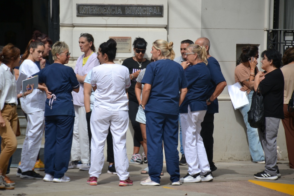 Trabajadores municipales se manifestaron en el Palacio Municipal