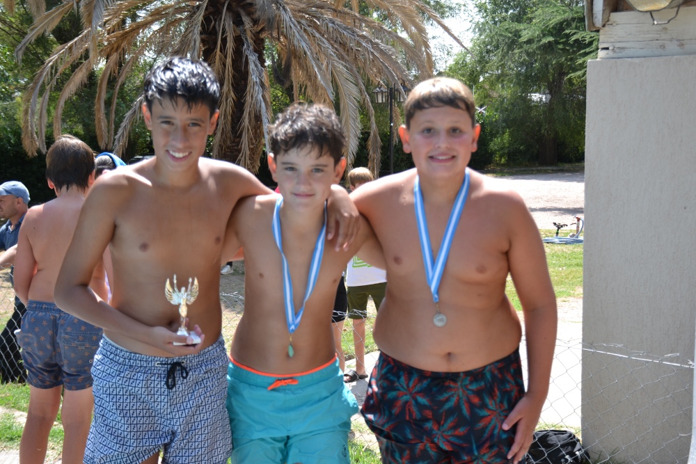 Encuentro deportivo entre la colonia del Tenis Club y la Escuela Abierta de Verano