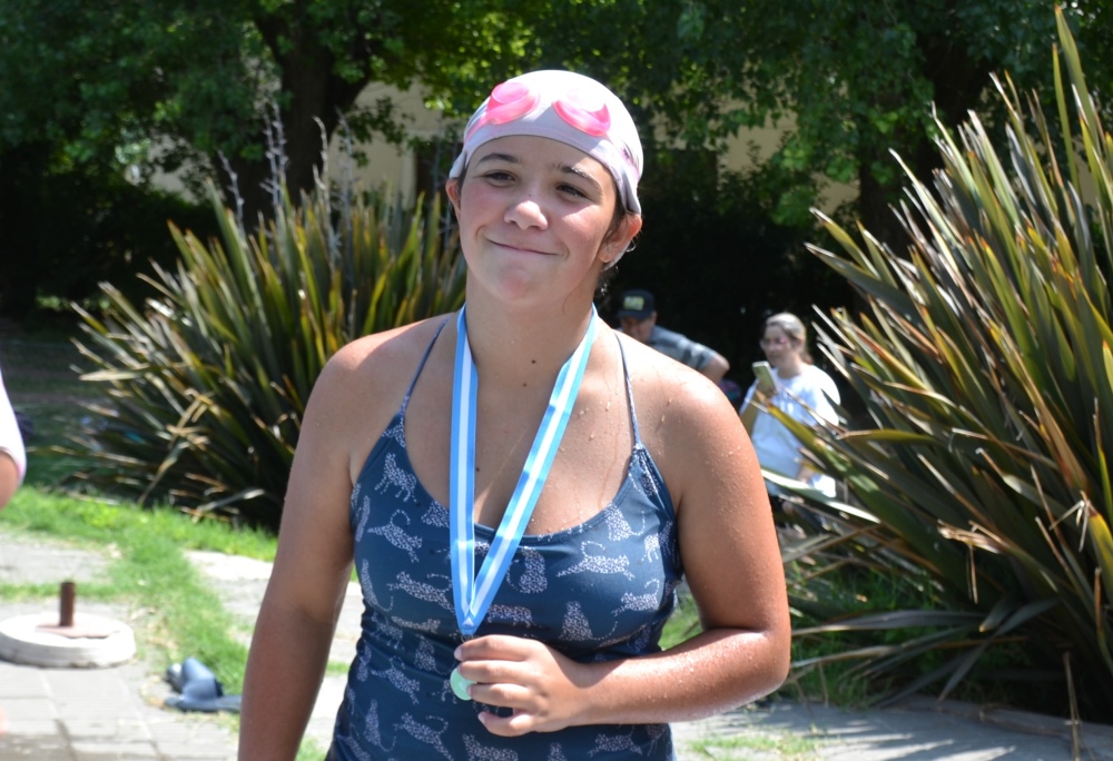 Encuentro deportivo entre la colonia del Tenis Club y la Escuela Abierta de Verano