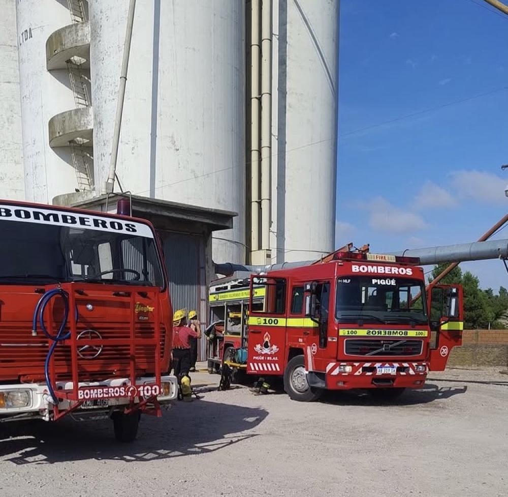 Bomberos controlaron un incendio en la planta de cereales de La Alianza