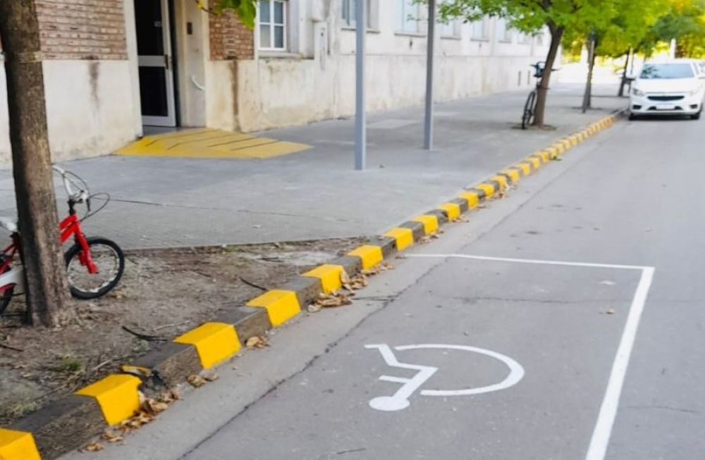 Inspección Municipal trabaja en la puesta a punto de señalización escolar