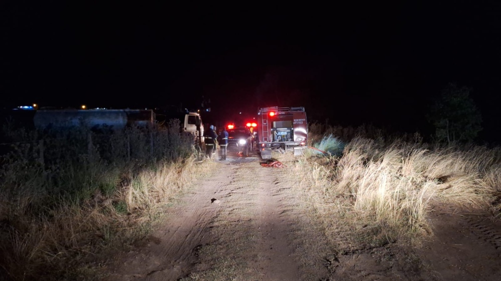 Continúan los trabajos para controlar el incendio