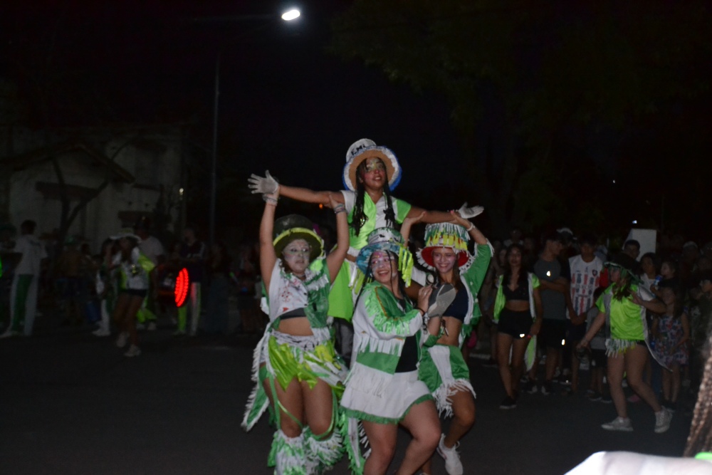 Una noche a pura murga y cumbia en el Carnaval Pigüé 2026