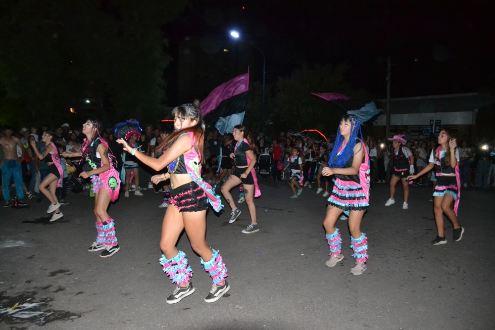 Una noche a pura murga y cumbia en el Carnaval Pigüé 2026