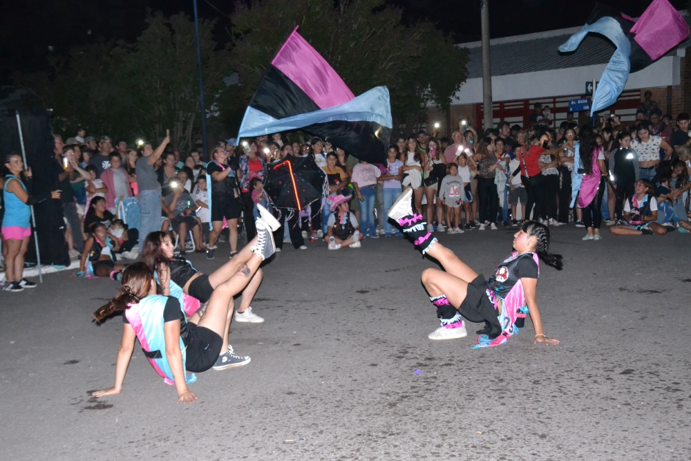 Una noche a pura murga y cumbia en el Carnaval Pigüé 2026