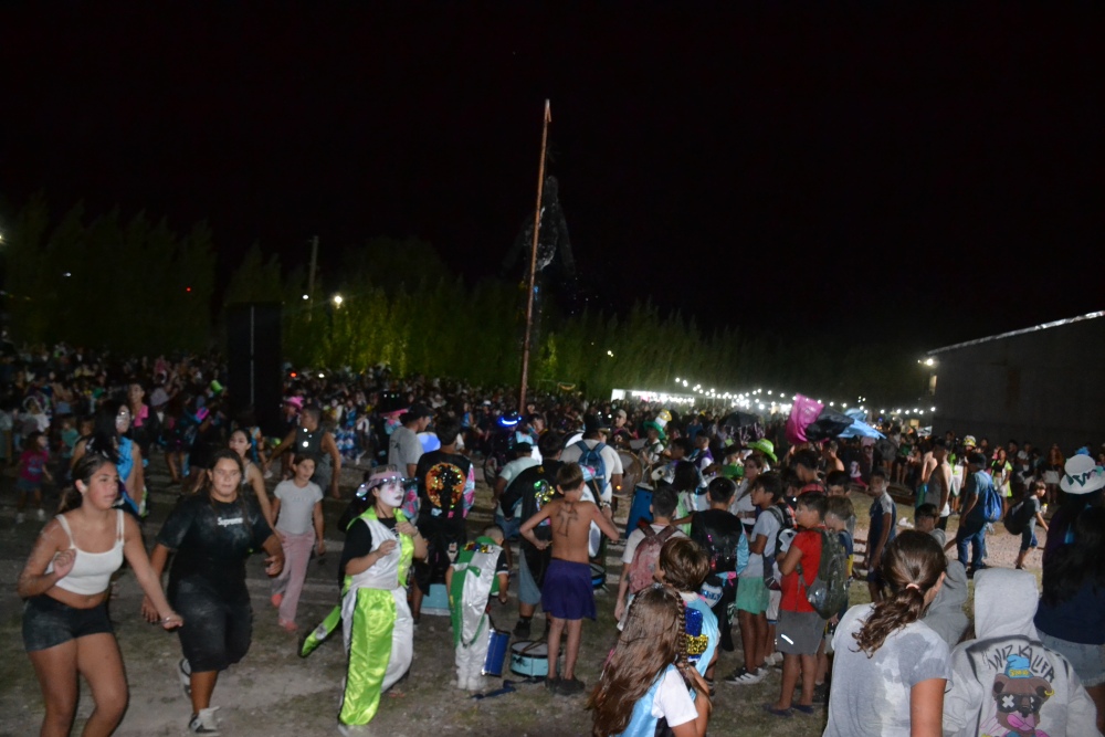 Una noche a pura murga y cumbia en el Carnaval Pigüé 2026