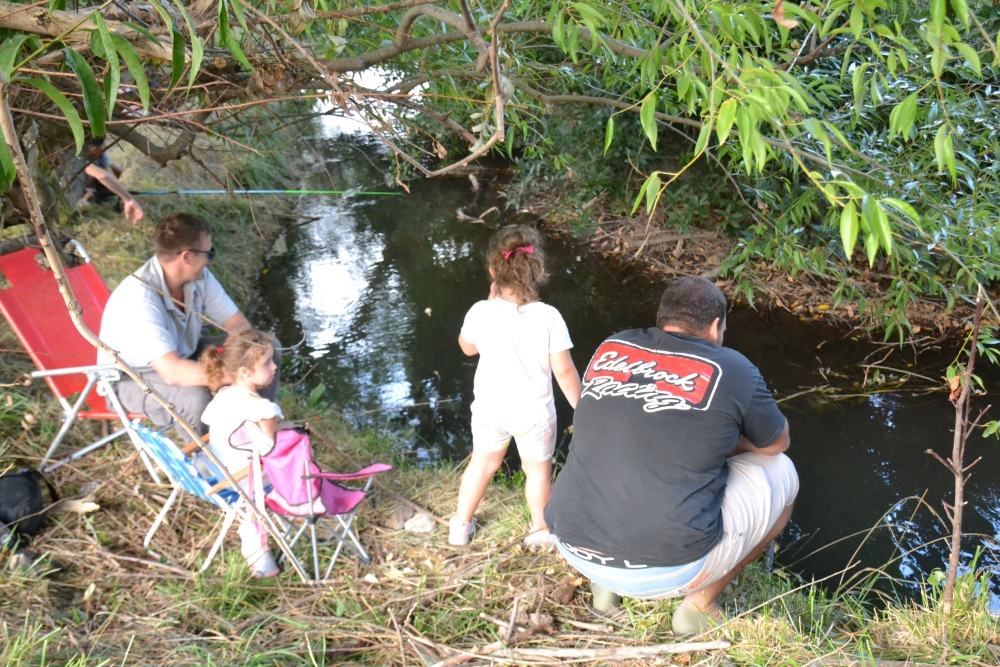 Gran concurrencia en el concurso de pesca infantil en el Arroyo Pigüé