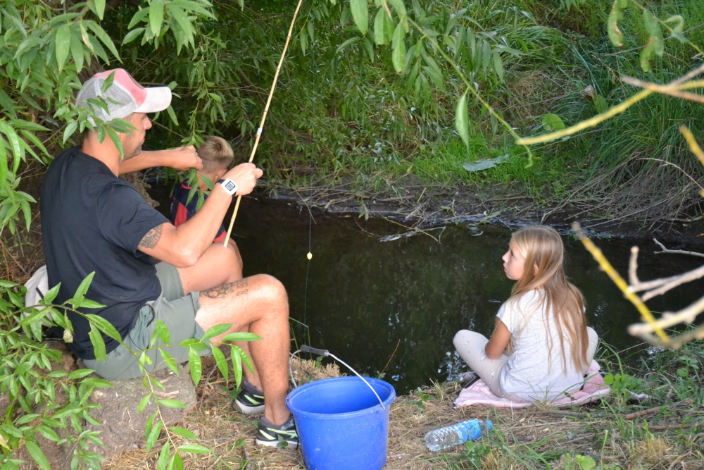 Gran concurrencia en el concurso de pesca infantil en el Arroyo Pigüé