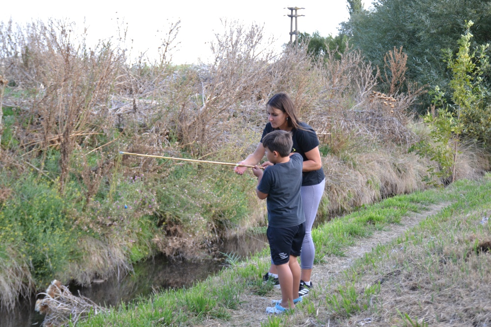Gran concurrencia en el concurso de pesca infantil en el Arroyo Pigüé