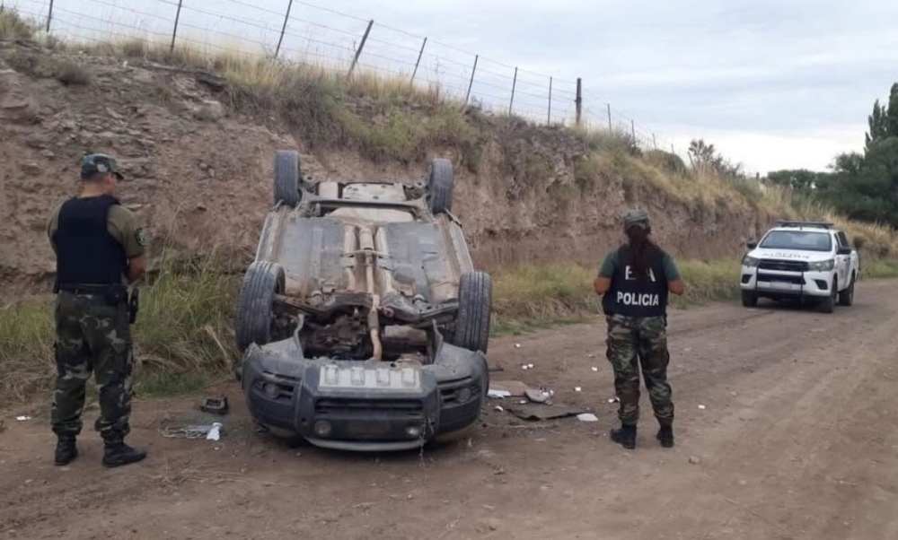 El Comando de Prevención Rural halló un vehículo robado volcado en un camino rural