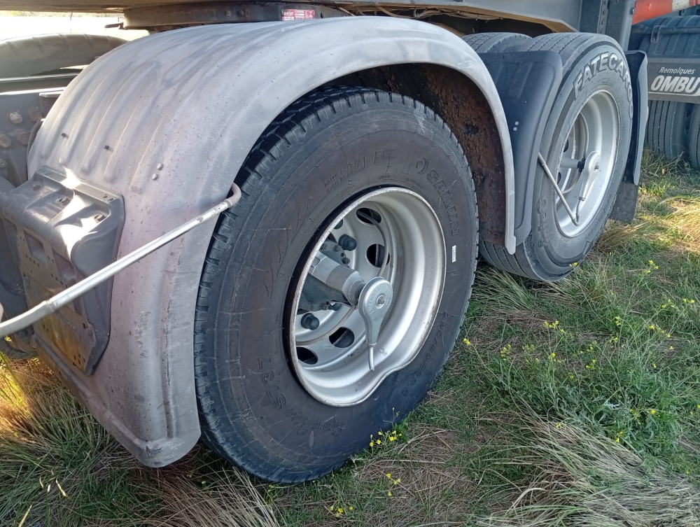 Accidente en la Ruta 33: un auto y un camión colisionaron cerca de Tornquist