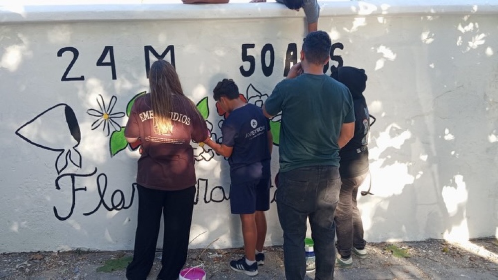 Memoria activa: jóvenes de Envión se sumaron a la campaña “Florecerán Pañuelos”