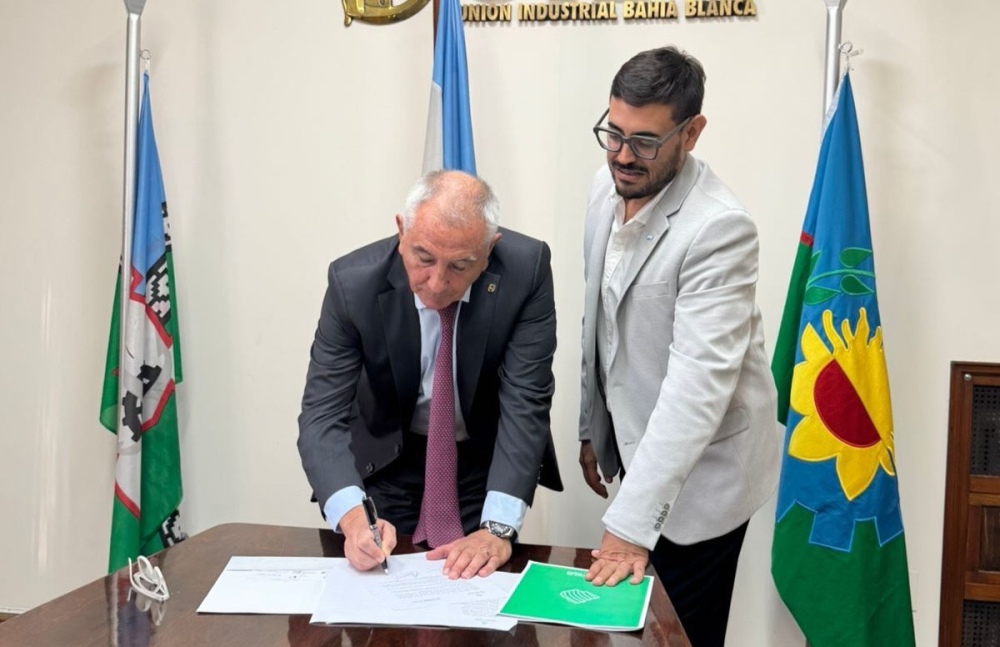 Nebot firmó un convenio con la Unión Industrial de Bahía Blanca para impulsar el desarrollo productivo