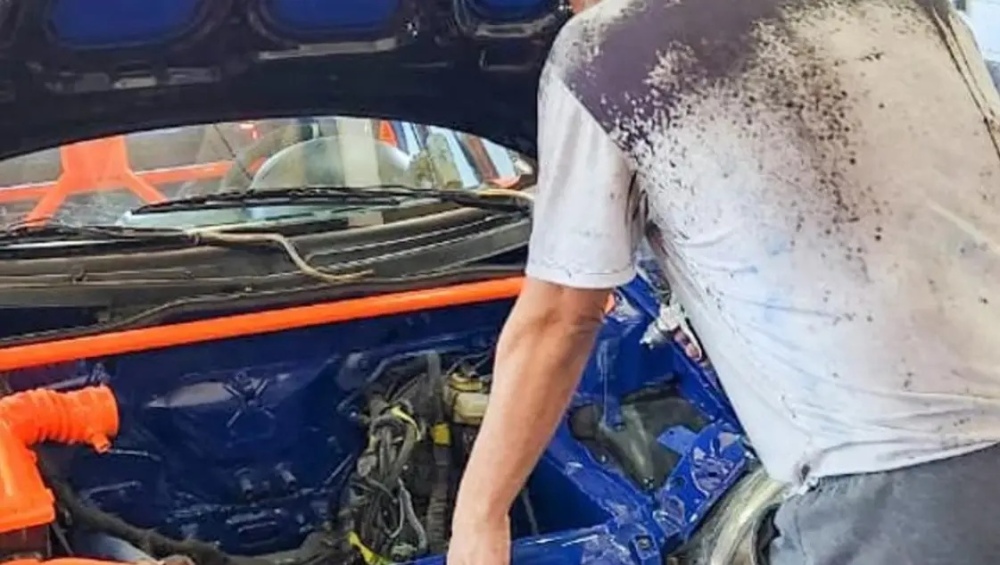 Internos de la Unidad 19 reacondicionaron un auto que compite en el Rally del Sudoeste