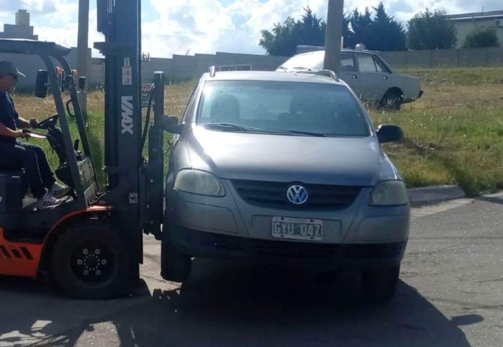 Continúan los operativos de remoción de vehículos abandonados en Pigüé