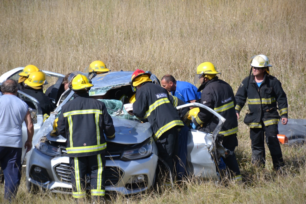 Accidente en la Ruta 67: bomberos rescataron a una mujer tras un vuelco