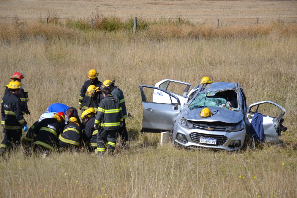 Accidente en la Ruta 67: bomberos rescataron a una mujer tras un vuelco
