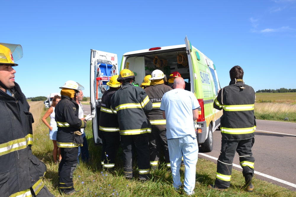 Accidente en la Ruta 67: bomberos rescataron a una mujer tras un vuelco