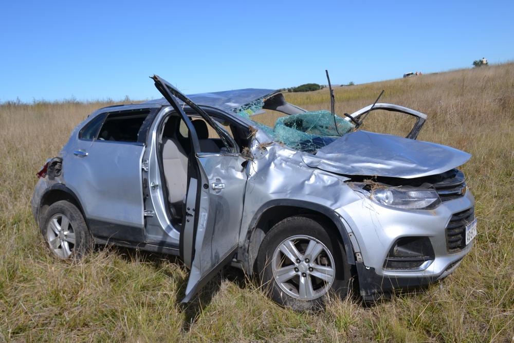 Accidente en la Ruta 67: bomberos rescataron a una mujer tras un vuelco