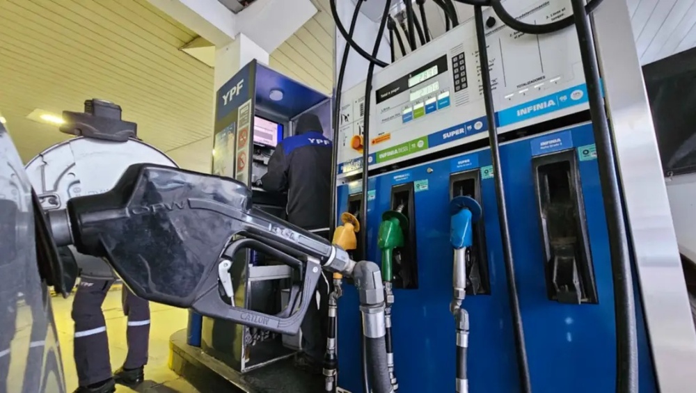 Las petroleras se alinearon con YPF y mantendrán estables los precios de los combustibles