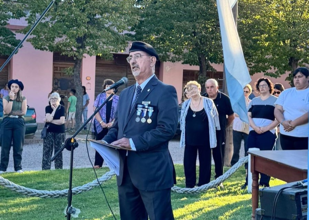 Homenaje a los héroes de Malvinas en Saavedra