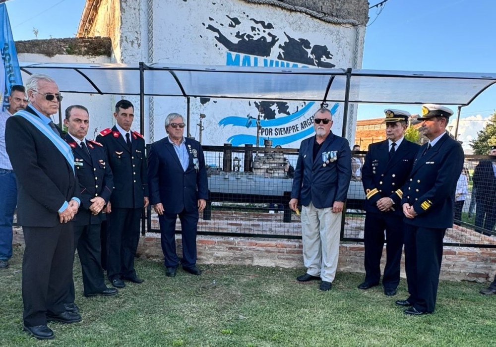 Homenaje a los héroes de Malvinas en Saavedra