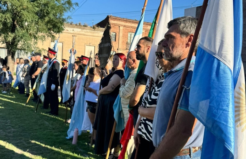 Homenaje a los héroes de Malvinas en Saavedra