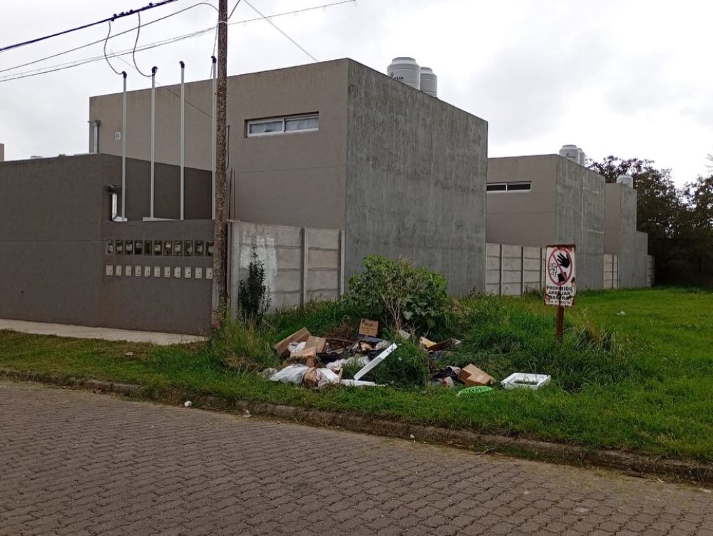 Preocupa la acumulación de residuos fuera de lugar