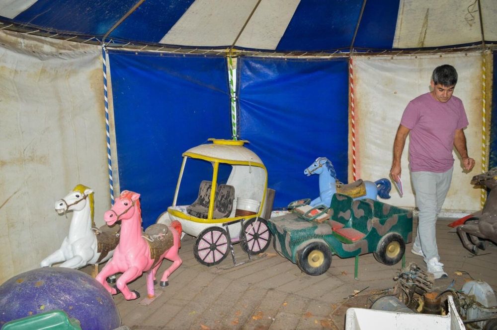 Comenzaron las tareas para recuperar la histórica calesita de Plaza Sarmiento