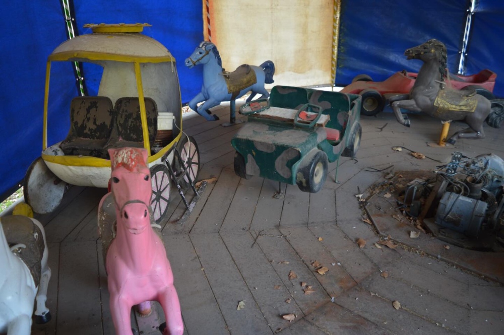 Comenzaron las tareas para recuperar la histórica calesita de Plaza Sarmiento