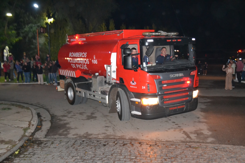 Bomberos Voluntarios de Pigüé incorporaron una nueva unidad cisterna