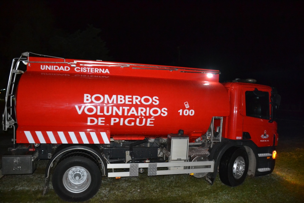 Bomberos Voluntarios de Pigüé incorporaron una nueva unidad cisterna