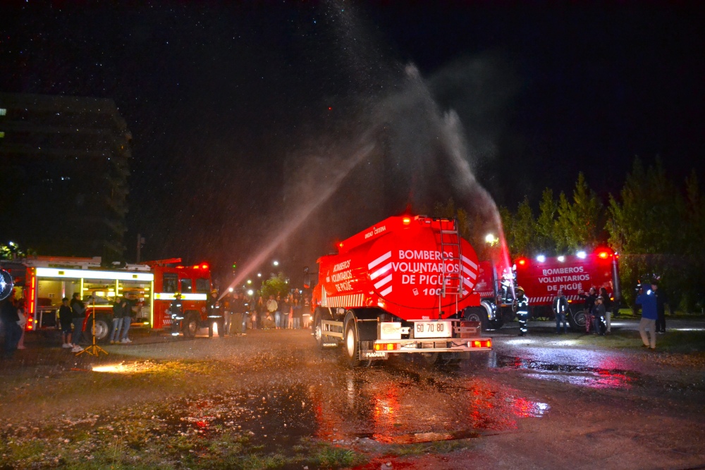 Bomberos Voluntarios de Pigüé incorporaron una nueva unidad cisterna